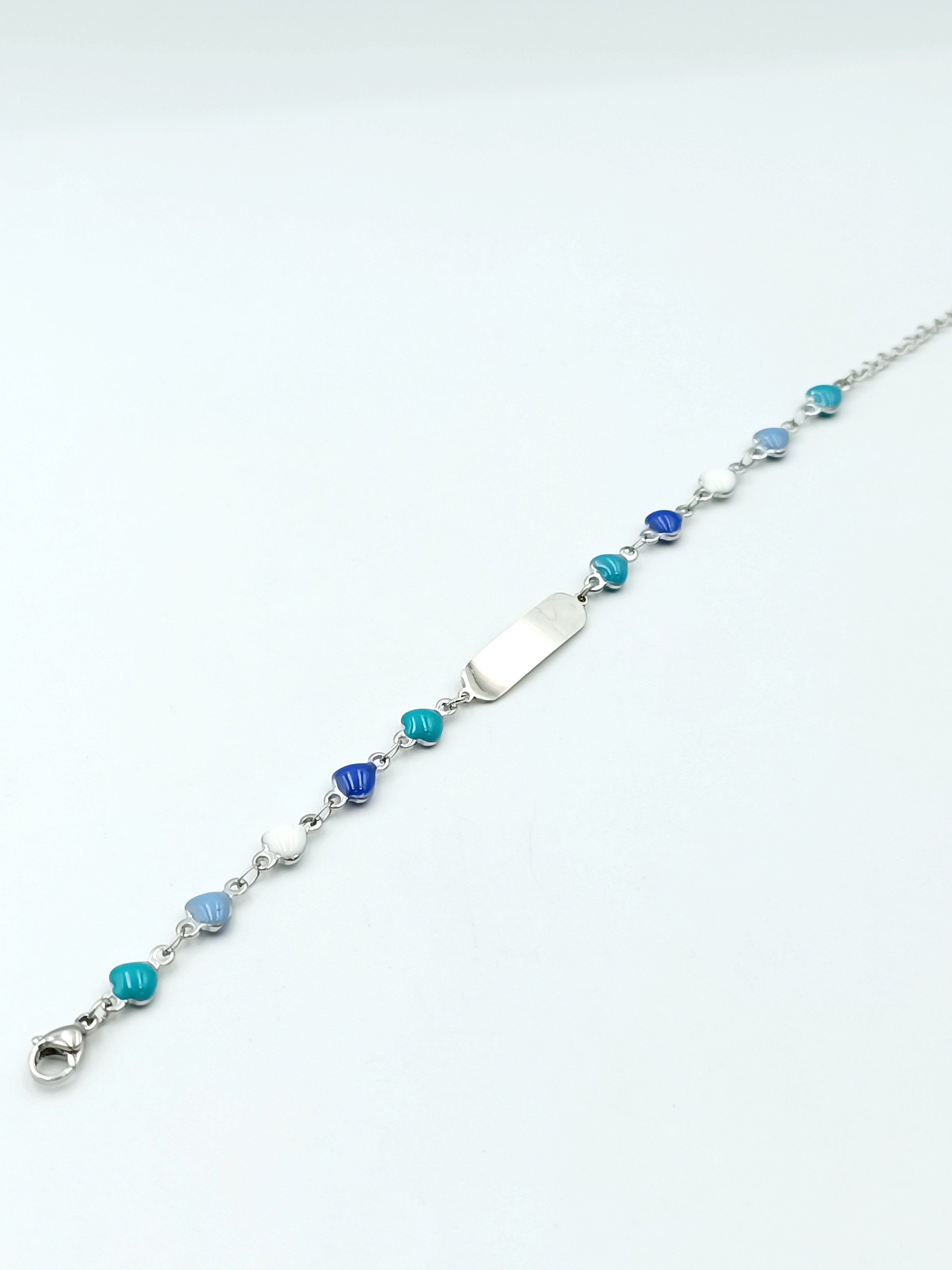 Bracciale piastrina e cuori colorati blu e azzurri in acciaio