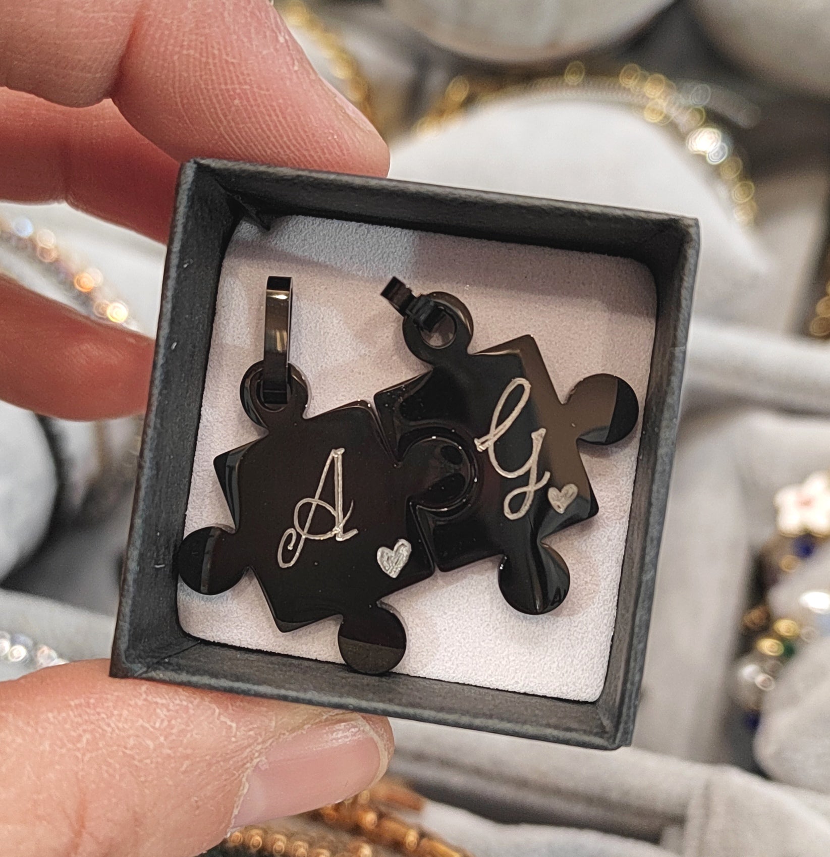 coppia di puzzle con incisione in acciaio, colore nero