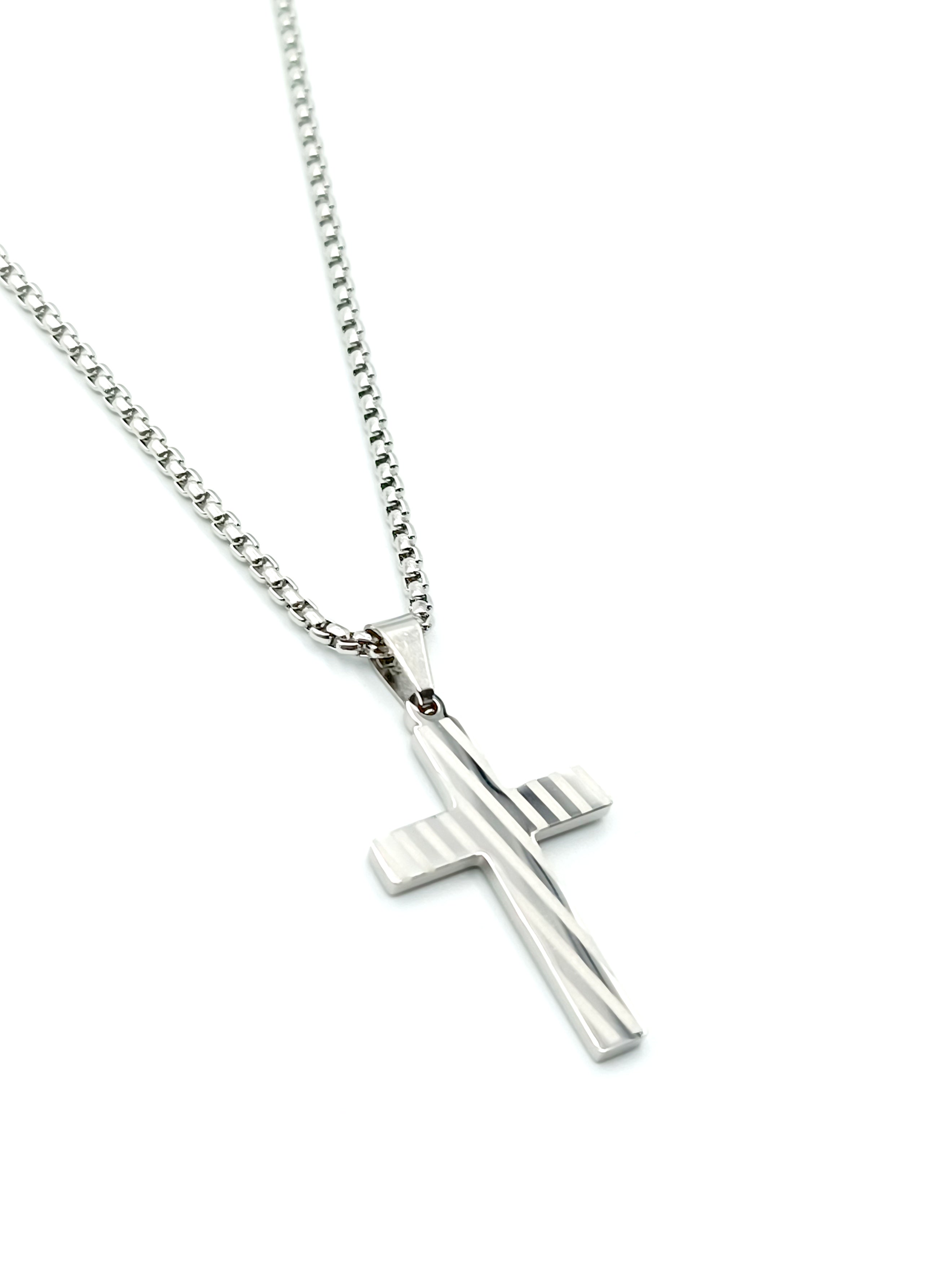 collana croce con strisce in acciaio
