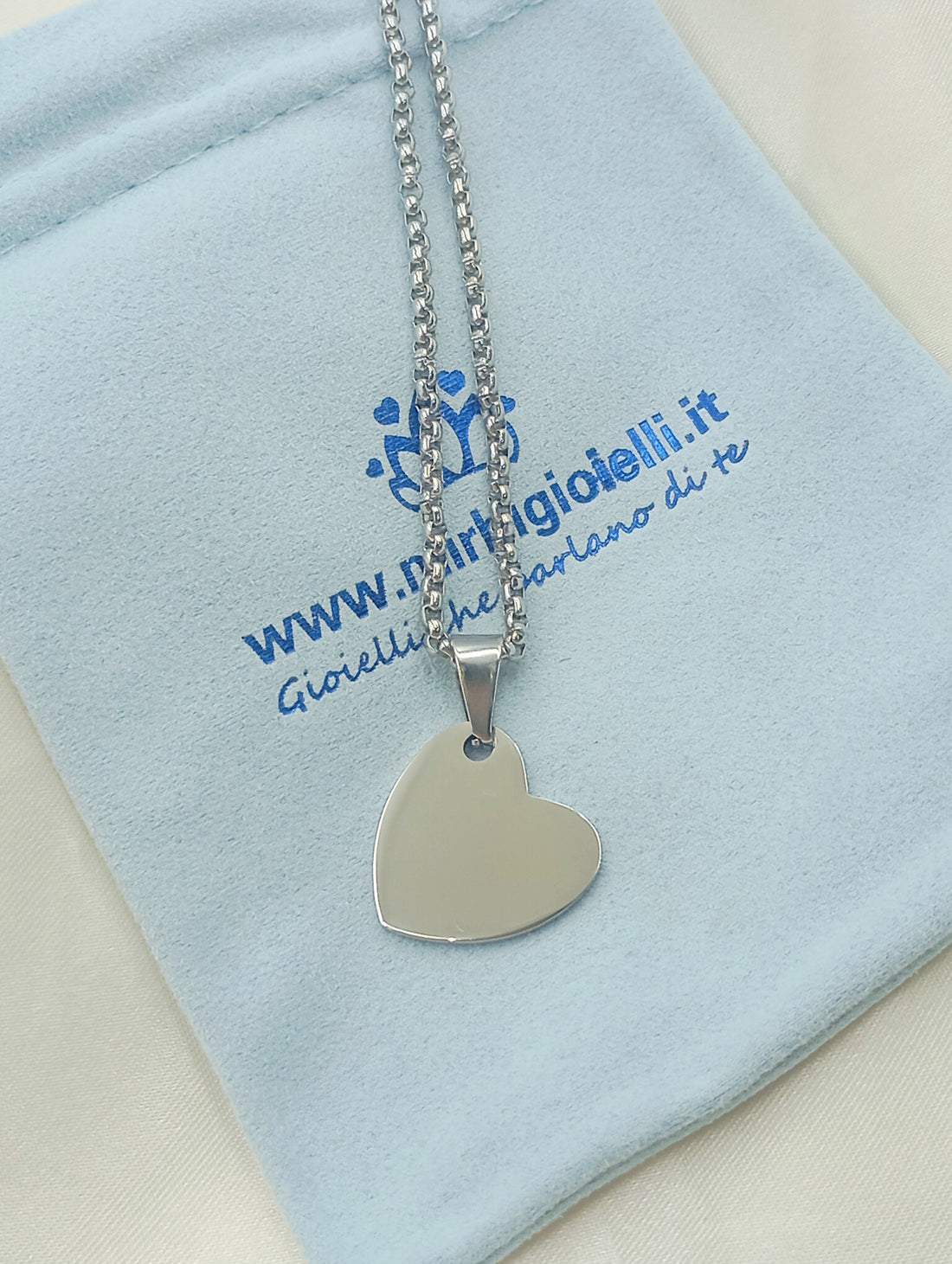 Collana con cuore pendente