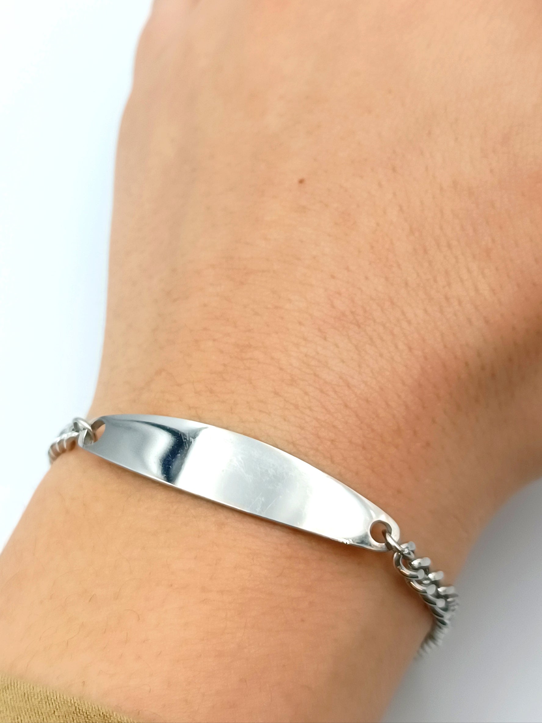 Bracciale in acciaio con piastrina B