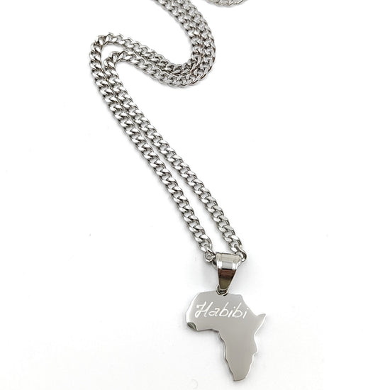 collana in acciaio con ciondolo Africa inciso
